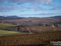 2022-02-05 Rozhledna Hysly-Cimburk-01  Hrad Buchlov v dáli-Súsedská rozhledna Hýsly